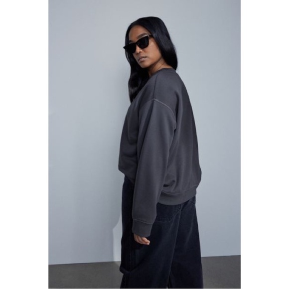 Grey Paris Sweatshirt (XL) - Picture 7 of 11